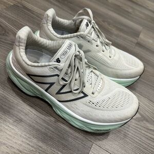 New Balance Women's 1080 v14 Running Shoes wide